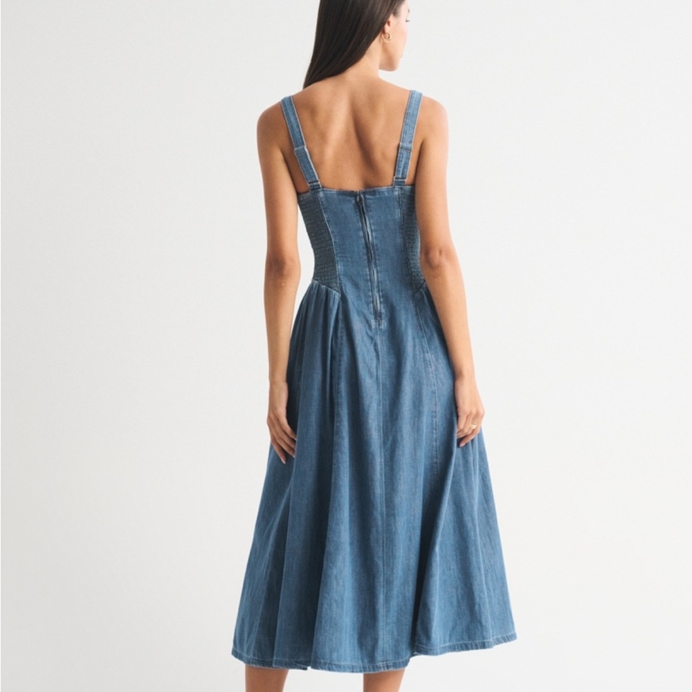 Abercrombie & Fitch A&F Bra-Free Dylan Denim Midi
Dress - Picture 3 of 4